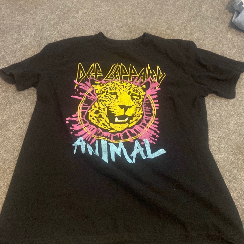 graphic tee from marshalls!! size medium!